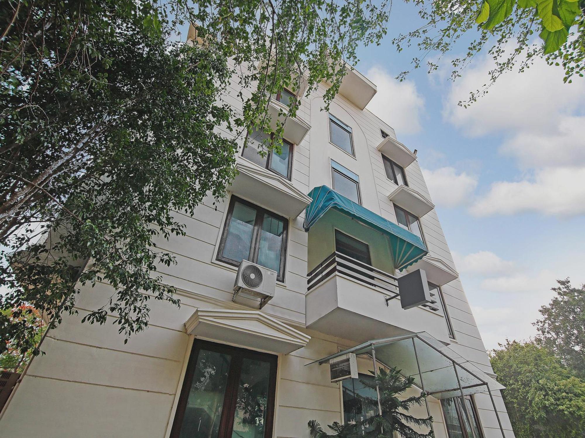 Capital O Tipsyy Near Aravali Biodiversity Park Gurgaon Ngoại thất bức ảnh