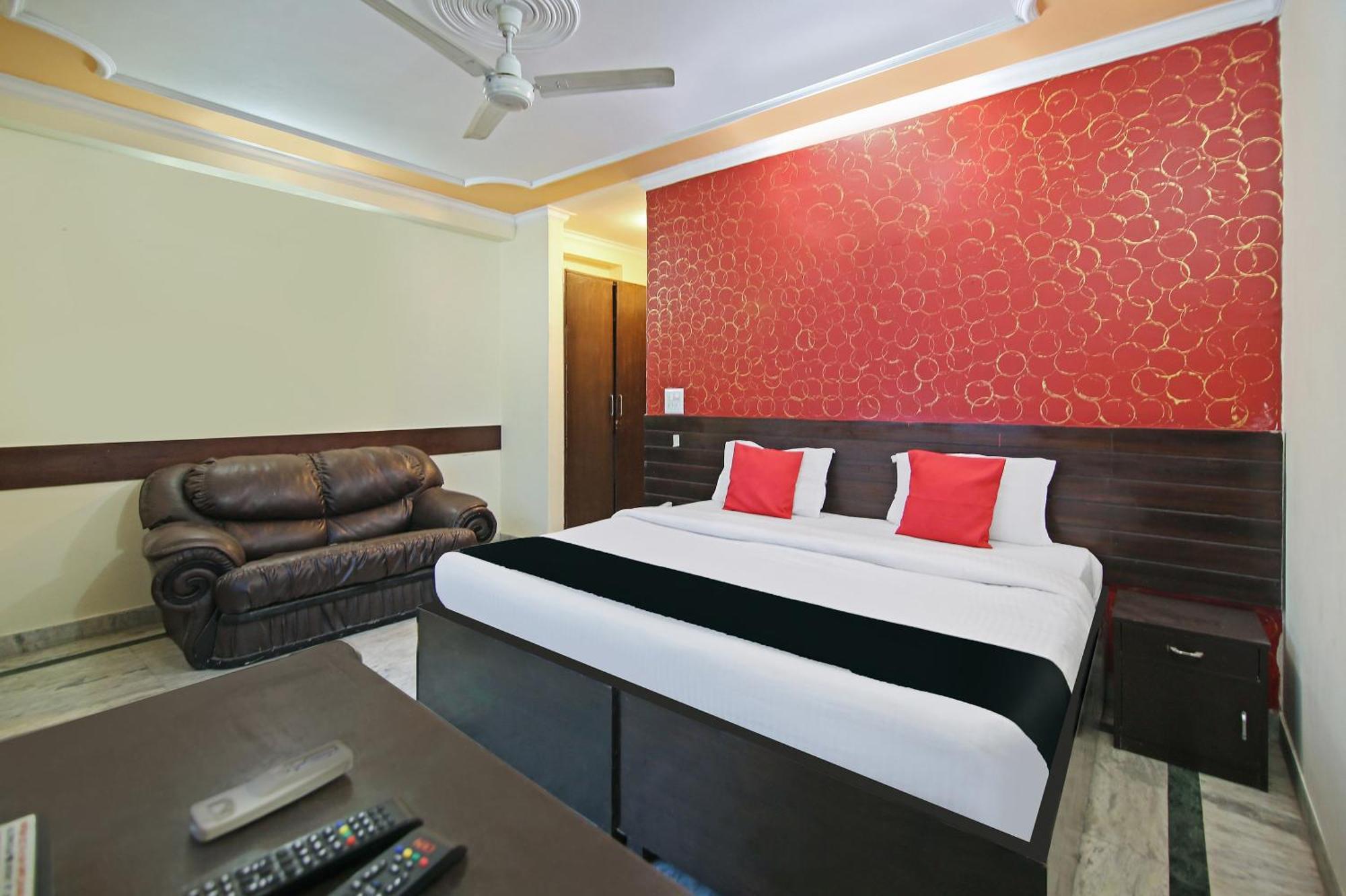 Capital O Tipsyy Near Aravali Biodiversity Park Gurgaon Ngoại thất bức ảnh