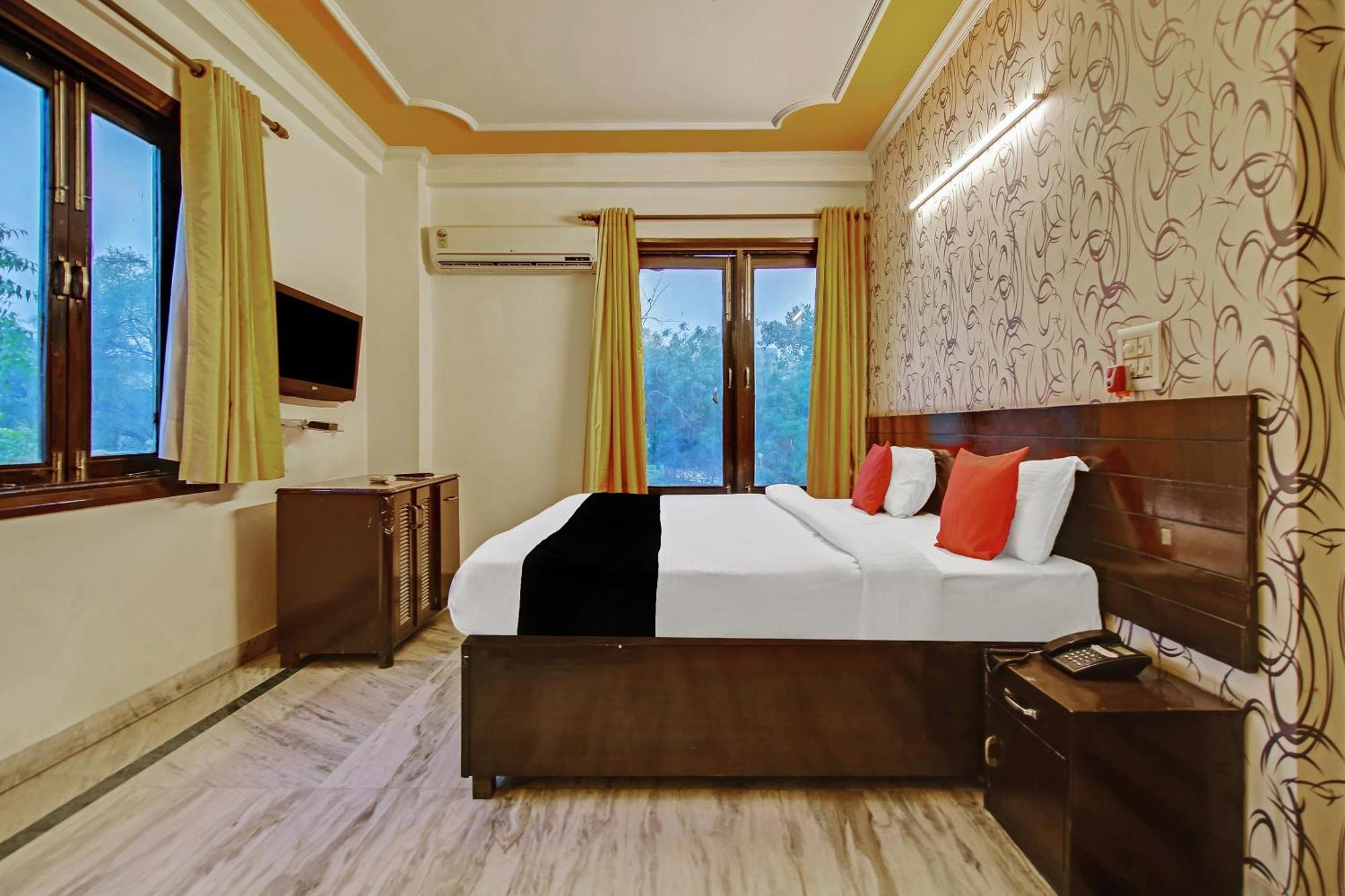Capital O Tipsyy Near Aravali Biodiversity Park Gurgaon Ngoại thất bức ảnh