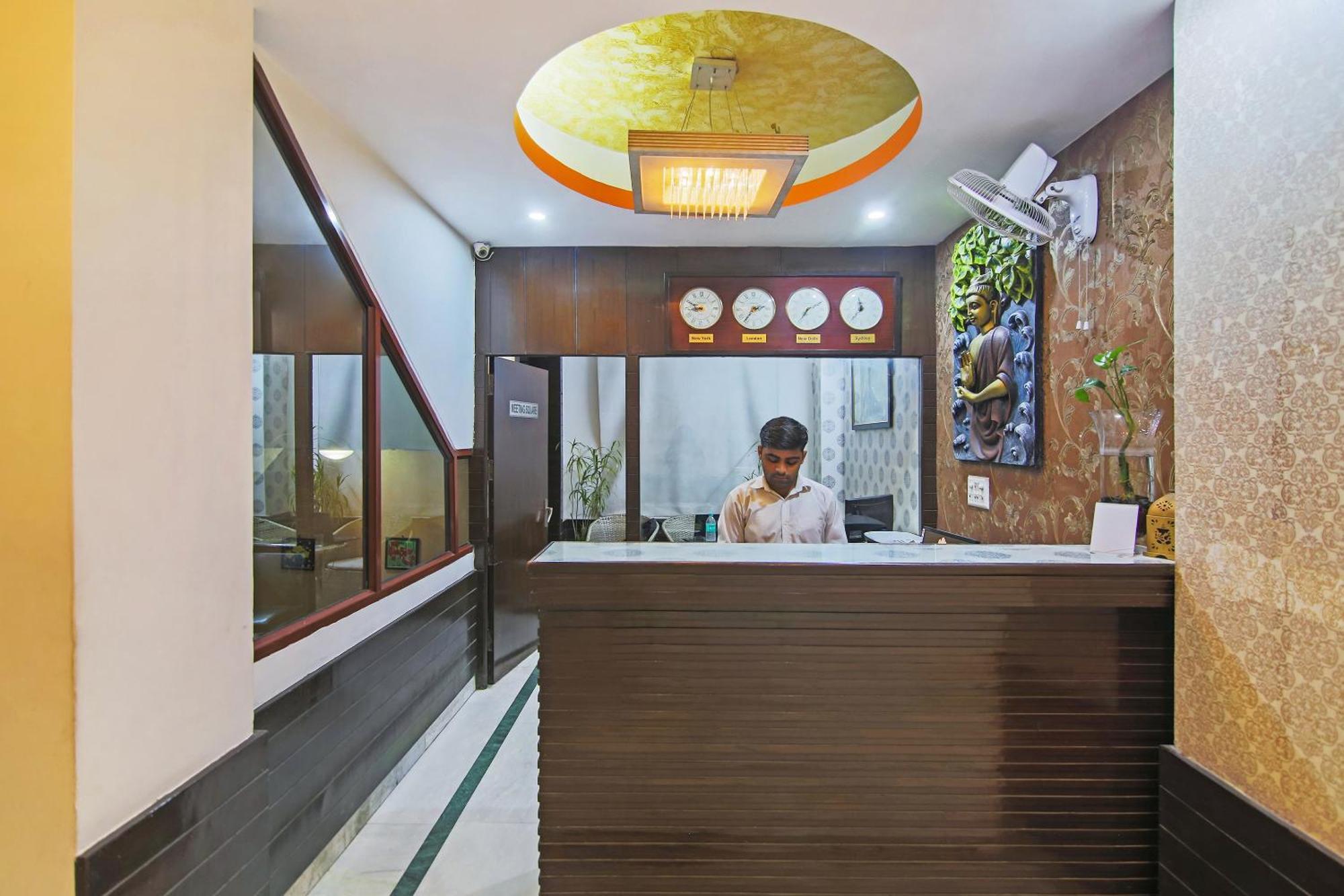 Capital O Tipsyy Near Aravali Biodiversity Park Gurgaon Ngoại thất bức ảnh