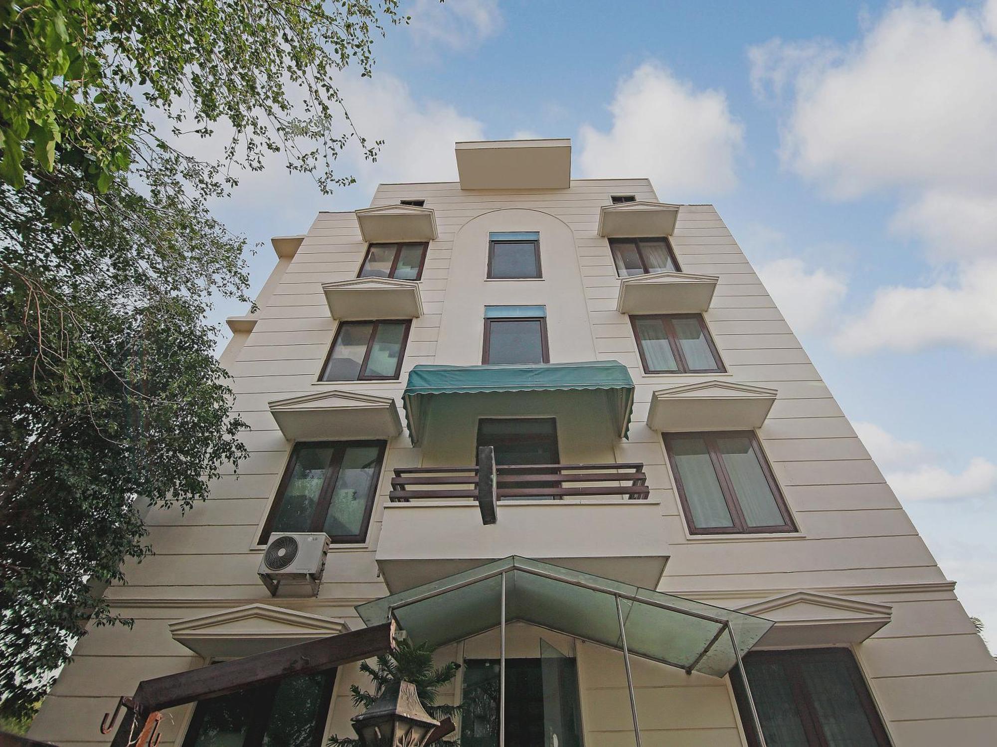 Capital O Tipsyy Near Aravali Biodiversity Park Gurgaon Ngoại thất bức ảnh