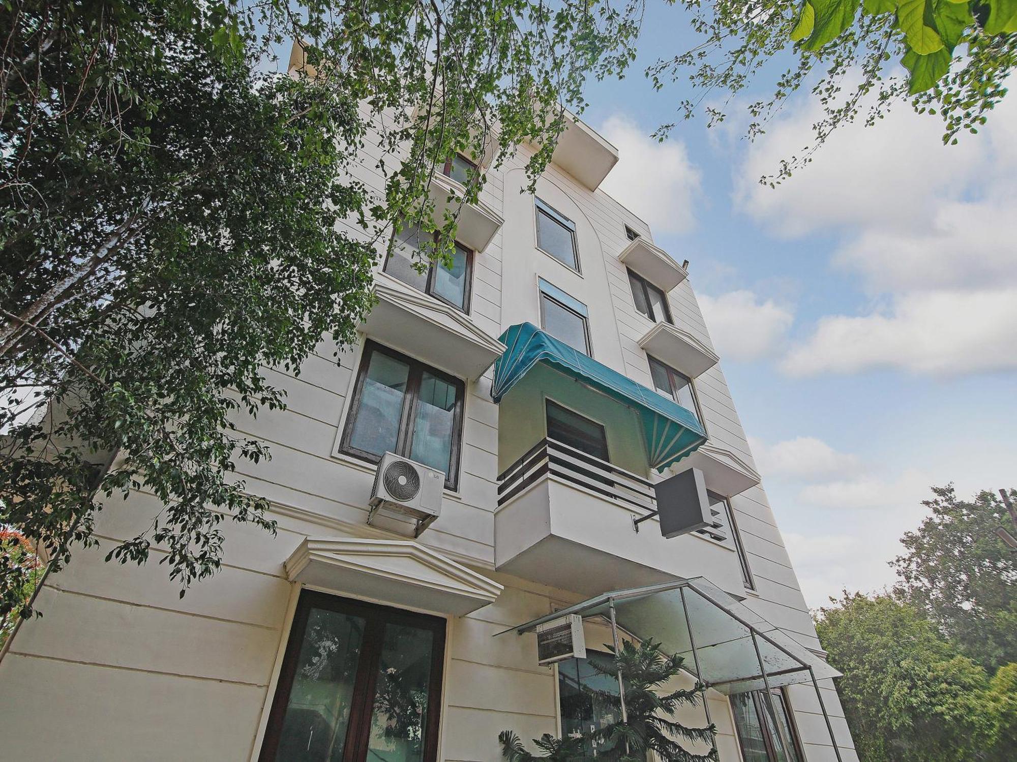 Capital O Tipsyy Near Aravali Biodiversity Park Gurgaon Ngoại thất bức ảnh
